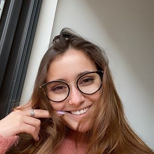 Meet your Posher, Chloé